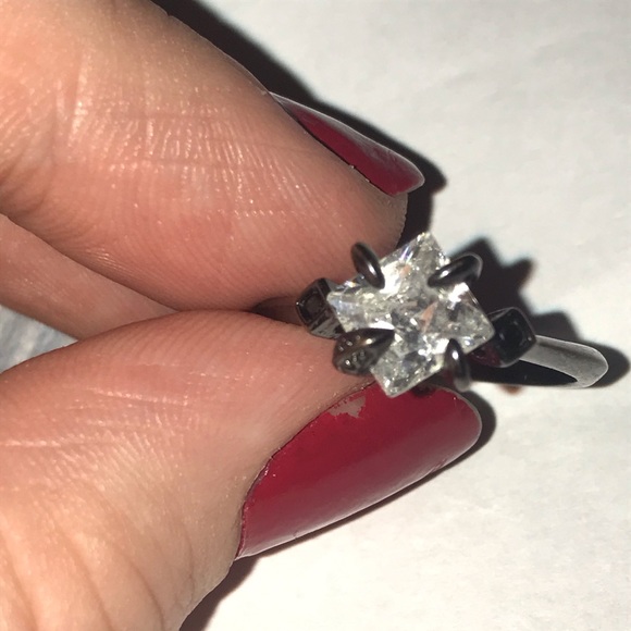 unique ring - Picture 2 of 2